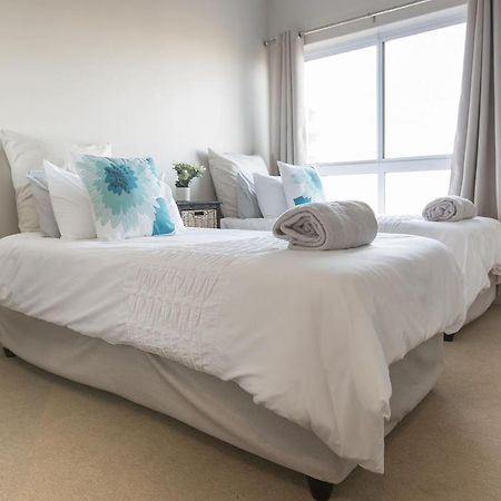 2 Bedroom Apartment With Breathtaking Views! Cape Town Exterior photo